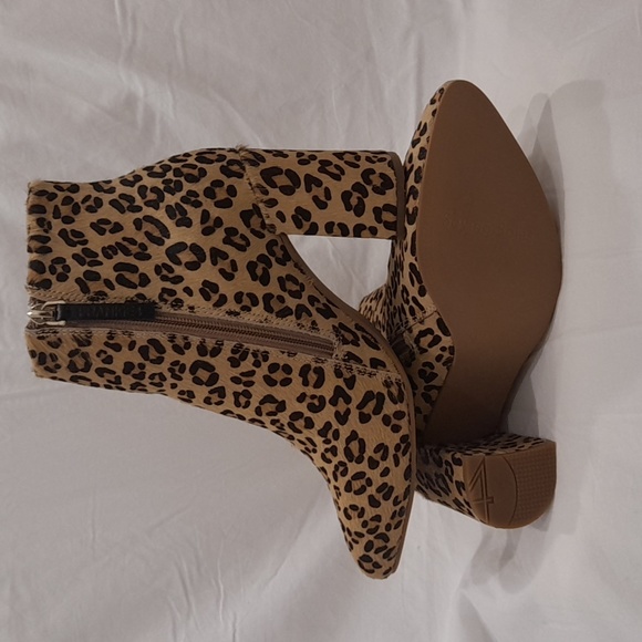 Unworn FRANKiE 4 shoes. AU size 9. Leopard print. - Picture 3 of 5